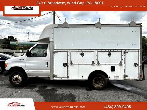 Used 2005 Ford E-350 and Econoline 350 Super Duty RWD image 2