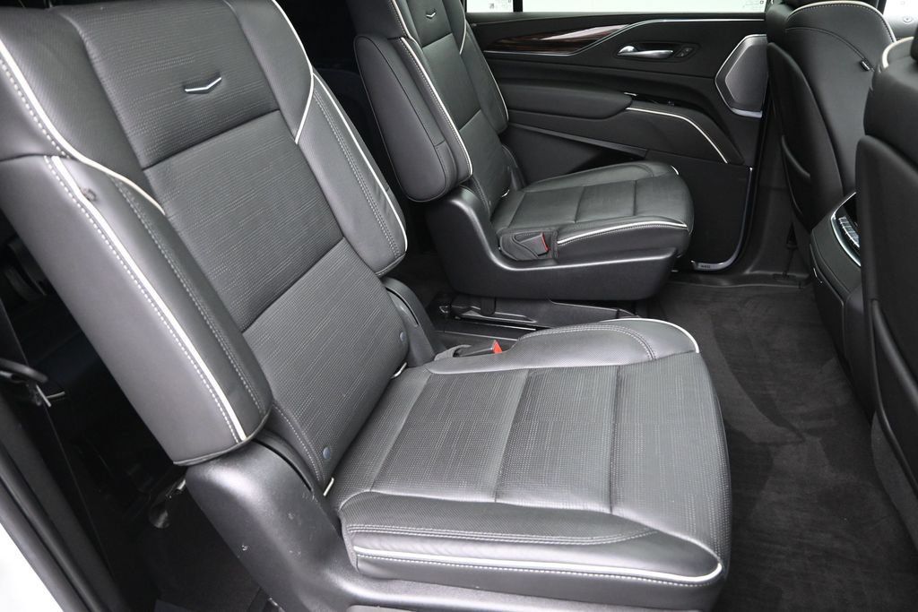 Used 2022 Cadillac Escalade ESV Premium Luxury w/ Performance Package AWD/4WD image 32