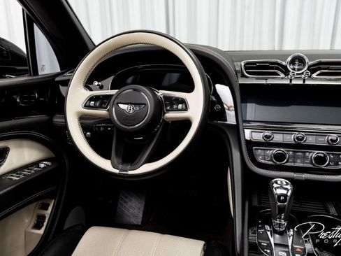 Used 2022 Bentley Bentayga image 38