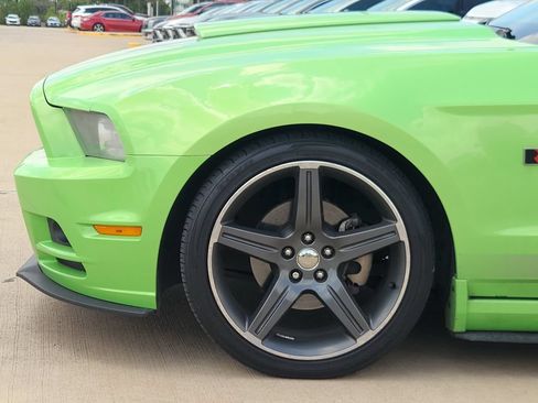 Used 2014 Ford Mustang Premium RWD image 9