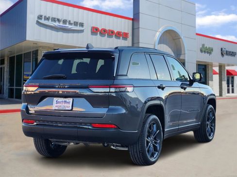 New 2025 Jeep Grand Cherokee Limited w/ Trailer Tow Package image 5