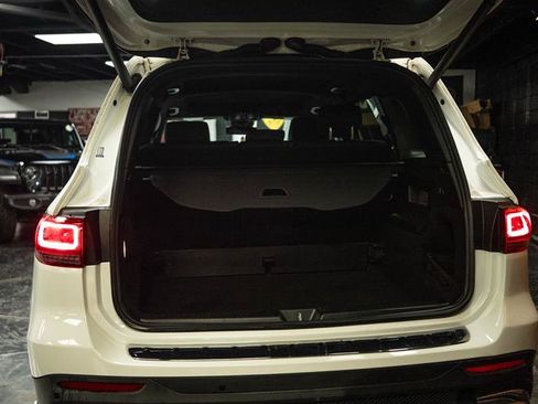 Used 2022 Mercedes-Benz GLB 250 4MATIC image 7