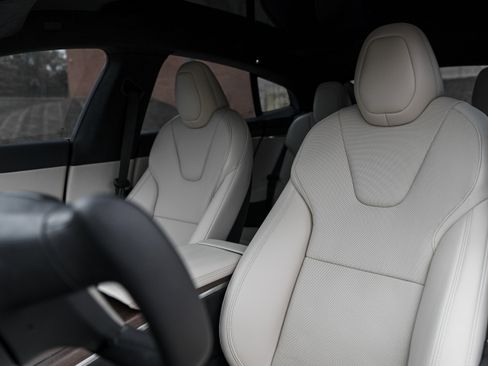 Used 2023 Tesla Model S Standard Range image 19