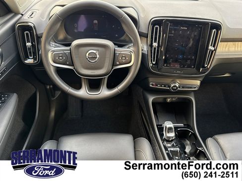 Used 2025 Volvo XC40 B5 Plus image 15