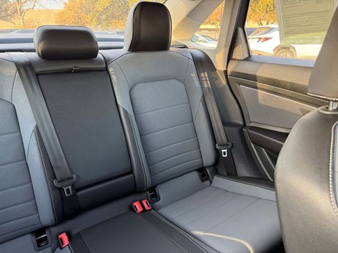 Used 2025 Volkswagen Jetta SE image 38