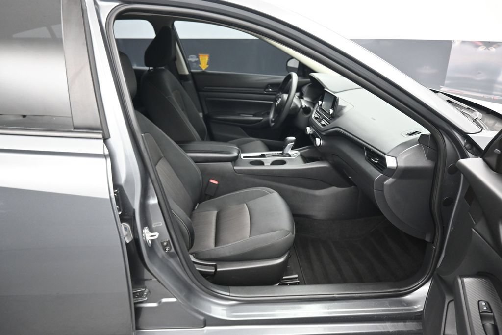 Used 2024 Nissan Altima 2.5 S FWD image 38