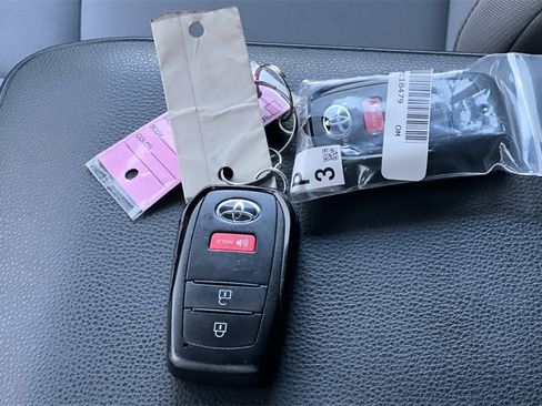 Certified 2025 Toyota Tacoma SR5 image 12