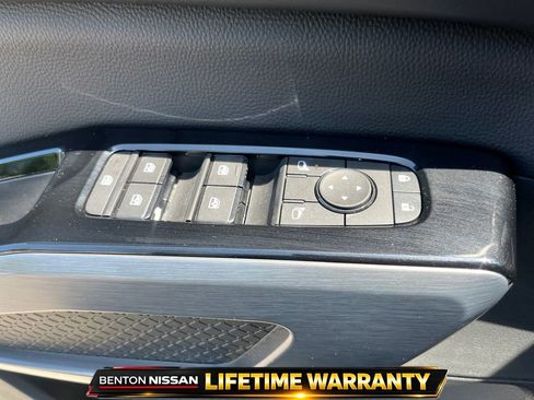 Used 2025 Nissan Pathfinder SL AWD/4WD image 13