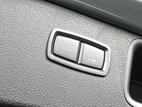 Certified 2026 Porsche Macan AWD/4WD image 31