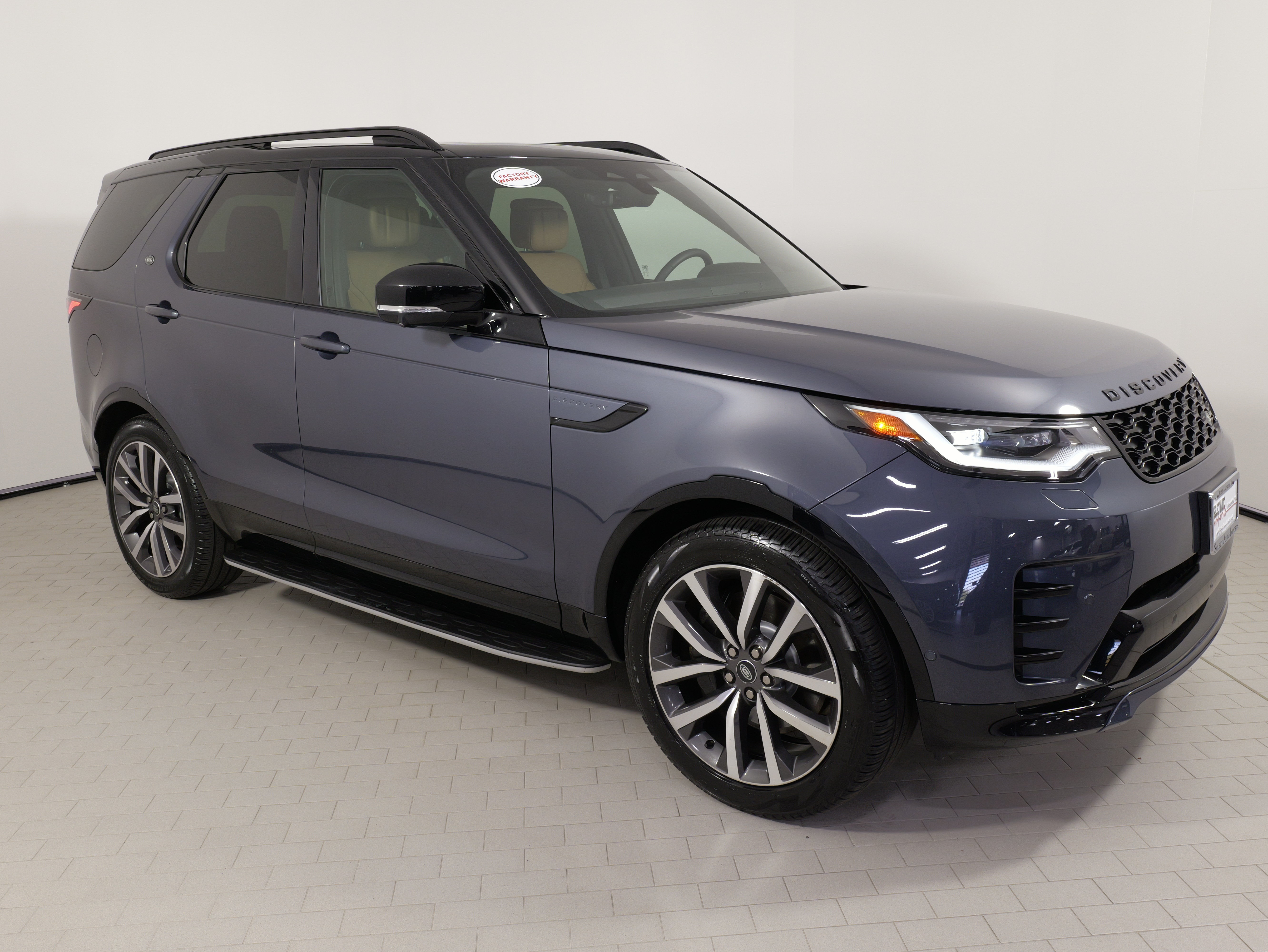 Used 2024 Land Rover Discovery Dynamic SE AWD/4WD image 8