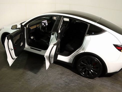 Used 2022 Tesla Model Y Performance image 5
