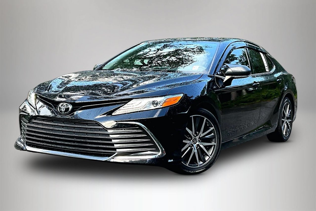 Used 2024 Toyota Camry XLE FWD image 1