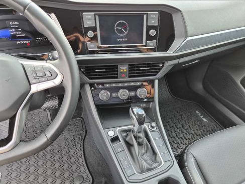 Used 2023 Volkswagen Jetta SE image 22