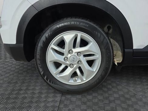 Used 2021 Hyundai Venue SE image 35