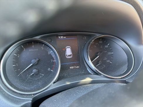 Used 2019 Nissan Rogue S w/ Special Edition Package FWD image 10