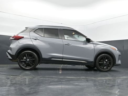 Used 2023 Nissan Kicks SR w/ SR Premium Package FWD image 40