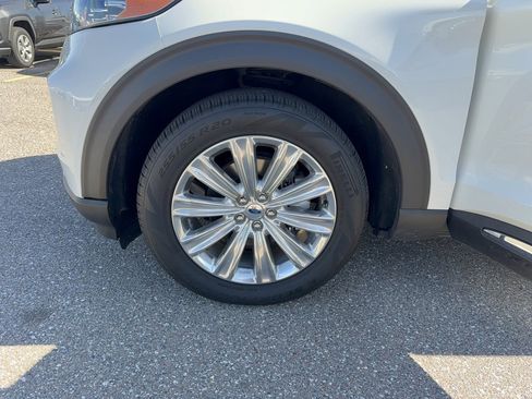 Certified 2022 Ford Explorer Limited w/ Limited Technology Package image 37