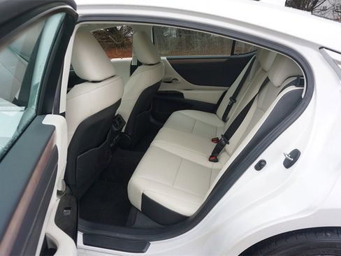 Used 2024 Lexus ES 350 w/ Premium Package image 16