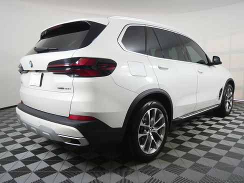 Used 2024 BMW X5 sDrive40i w/ Parking Assistance Package RWD image 3