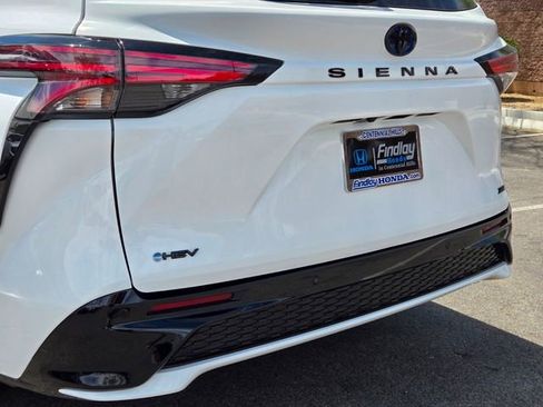 Used 2025 Toyota Sienna XSE w/ XSE Plus Package FWD image 7