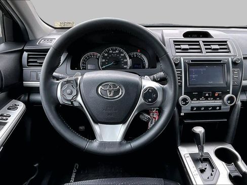 Used 2014 Toyota Camry SE FWD image 5