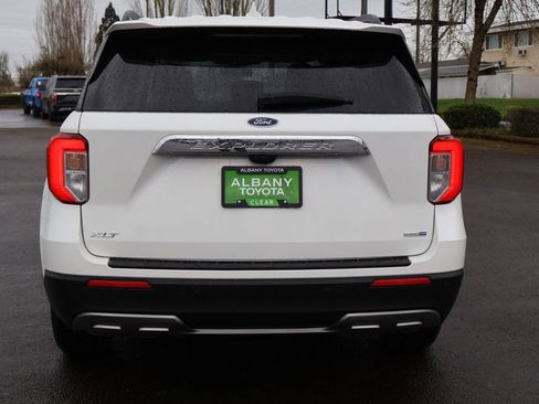 Used 2020 Ford Explorer XLT w/ Equipment Group 202A image 4