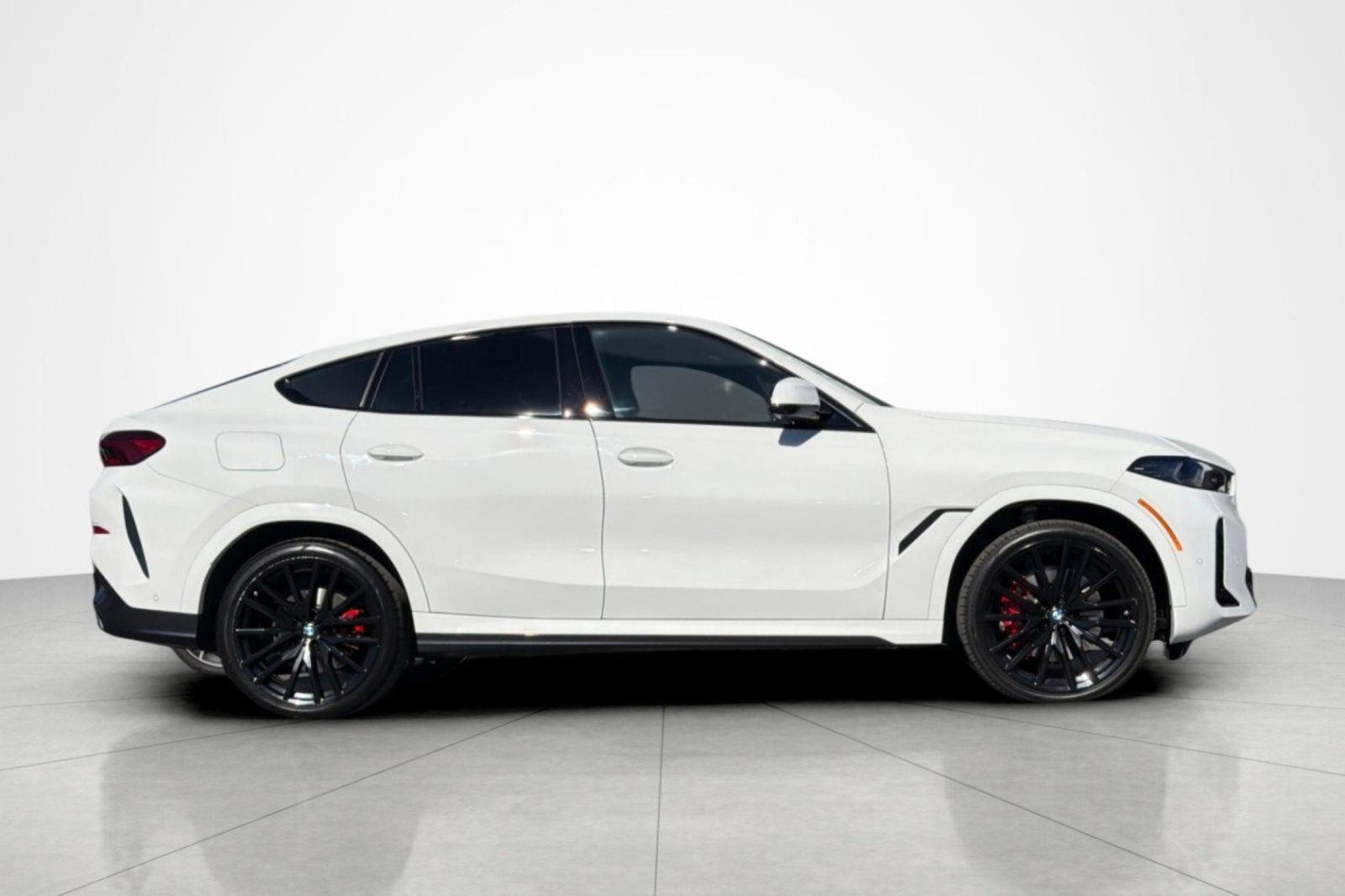 Used 2025 BMW X6 xDrive40i w/ Premium Package AWD/4WD image 6