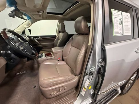 Used 2017 Lexus GX 460 Luxury AWD/4WD image 12