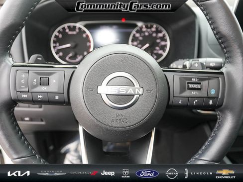 Used 2023 Nissan Rogue SV w/ SV Premium Package image 14