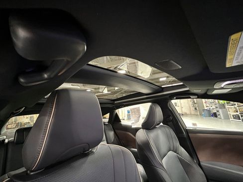 Used 2023 Toyota Crown Limited image 28