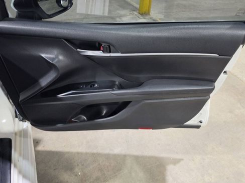 Used 2020 Toyota Camry SE FWD image 31