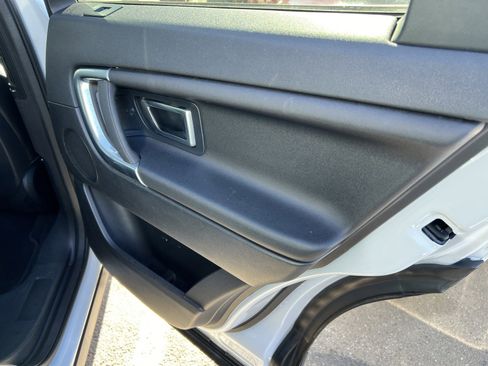 Used 2016 Land Rover Discovery Sport SE image 15