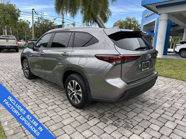 Used 2025 Toyota Highlander XLE FWD image 33