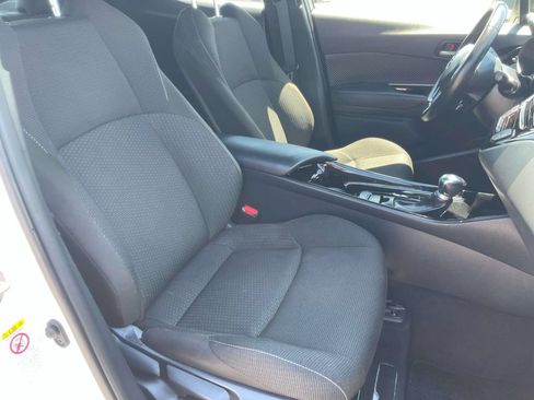 Used 2019 Toyota C-HR XLE FWD image 32