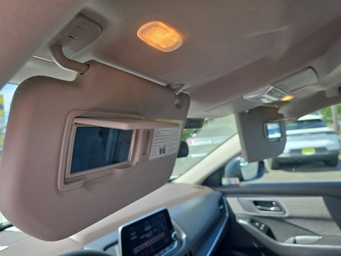 Used 2023 Nissan Rogue S FWD image 13