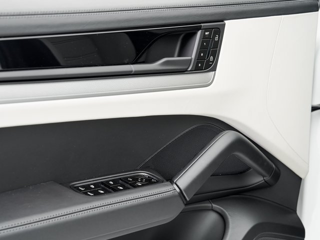 Certified 2026 Porsche Cayenne Coupe AWD/4WD image 8