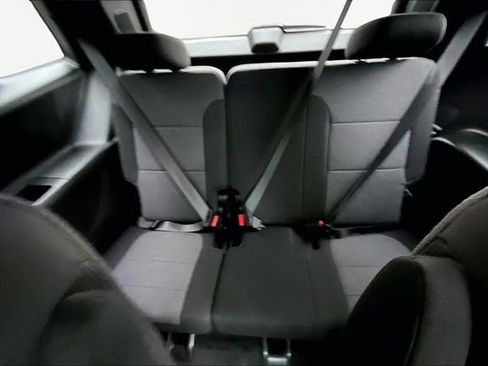 Used 2023 Chevrolet Traverse LT image 18