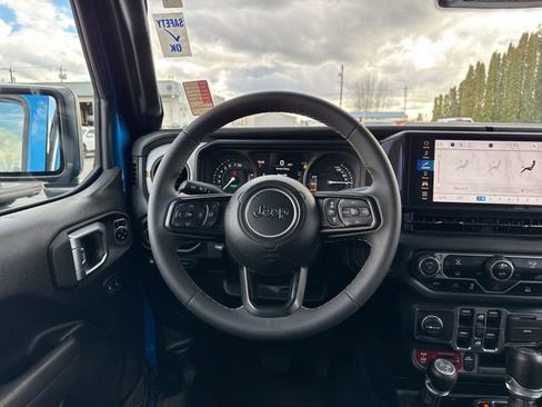 Used 2024 Jeep Wrangler Unlimited image 21