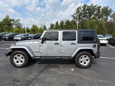 Used 2014 Jeep Wrangler Unlimited Sahara w/ Dual Top Group AWD/4WD image 3