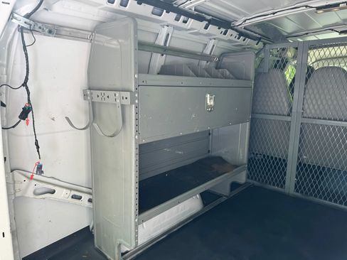 Used 2017 Chevrolet Express 2500 RWD image 8