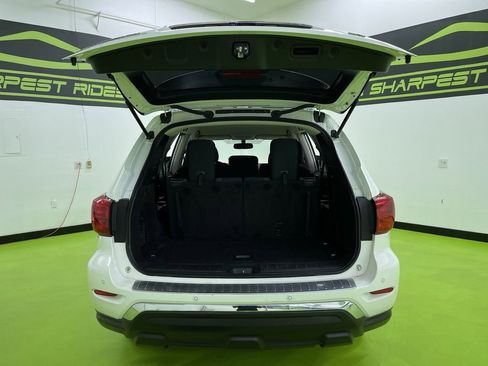 Used 2018 Nissan Pathfinder SV image 9