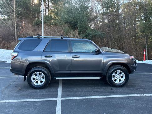 Used 2019 Toyota 4Runner SR5 image 6