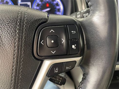 Used 2018 Toyota Highlander XLE image 12