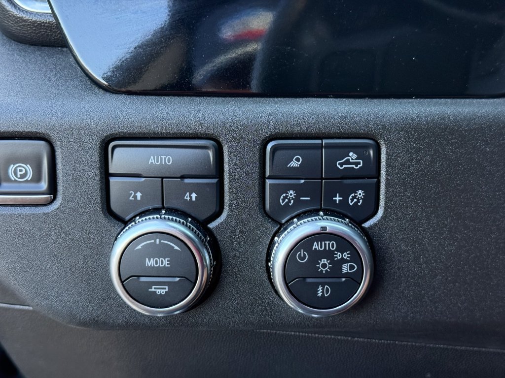Used 2025 GMC Sierra 1500 SLT AWD/4WD image 19