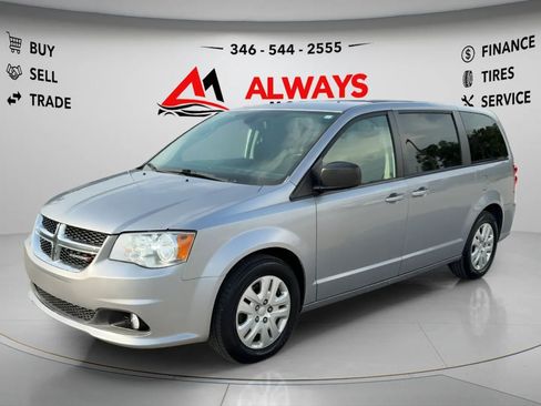 Used 2018 Dodge Grand Caravan SE w/ UConnect Hands-Free Group FWD image 1