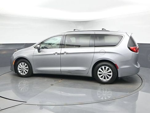 Used 2018 Chrysler Pacifica Touring-L w/ Advanced Safetytec Group FWD image 6