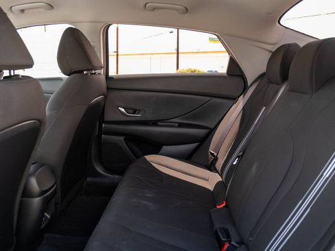 Used 2024 Hyundai Elantra SEL FWD image 15