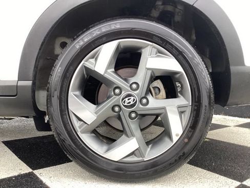 Used 2025 Hyundai Venue SEL FWD image 11