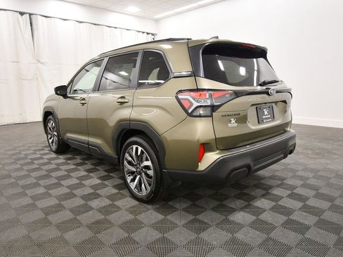 Used 2025 Subaru Forester Touring w/ Popular Package - Touring AWD/4WD image 5