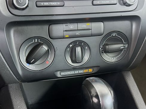 Used 2011 Volkswagen Jetta Sedan FWD image 22